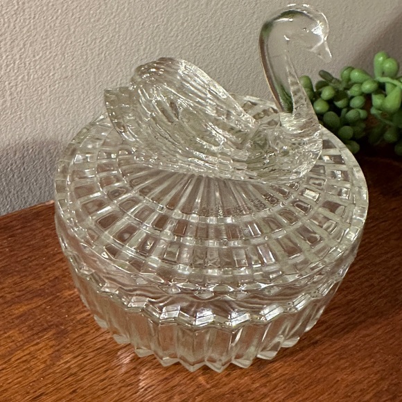 Covered Swan Bird Dish Powder Clear Trinket Box - Picture 12 of 14